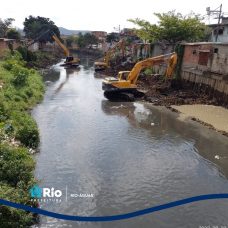 Limpeza do Rio Grande, na Cidade de Deus