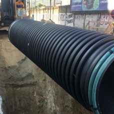 Obra de drenagem na Conselheiro Galvão, em Madureira