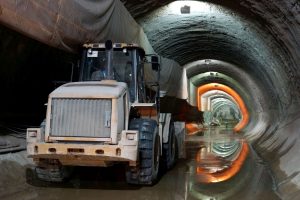 Túnel do Rio Joana quando estava em construção e foi concluído em 2019