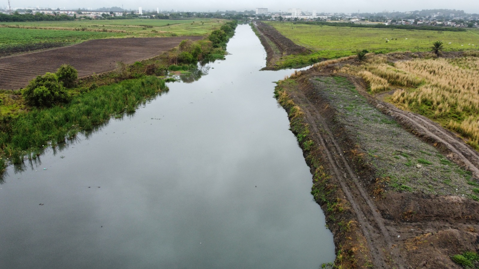 Canal do Ita apos servicos de limpeza e desassoreamento em Santa Cruz (1)