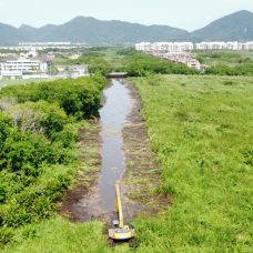 Servicos de limpeza e desassoreamento no Canal do Cortado (Foto Divulgação Fundacao RioAguas) (2)