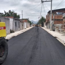 Ruas em Jardim Maravilha recebem asfalto
