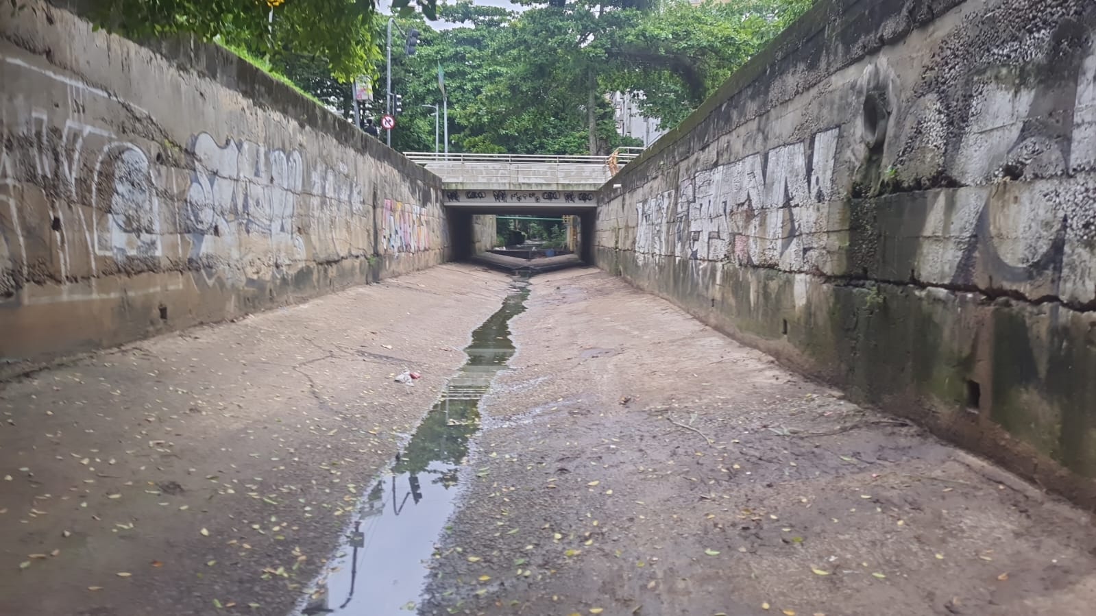 Canal de São Conrado após limpeza