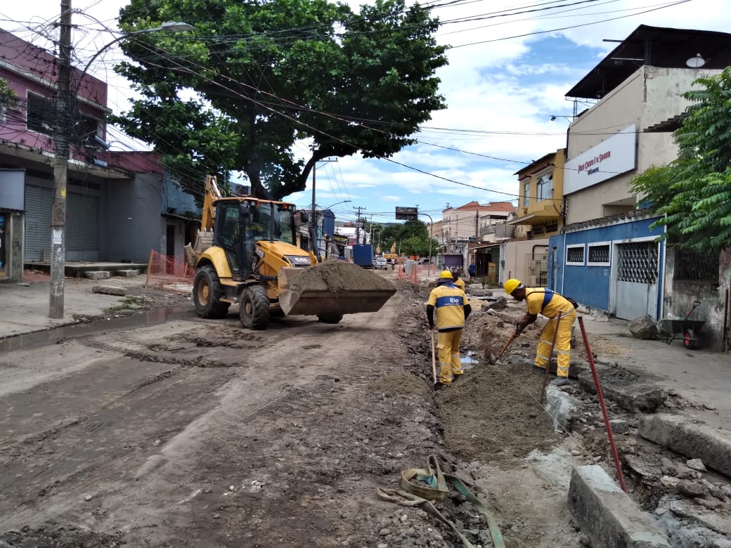 Obra de drenagem na Rua dos Diamantes