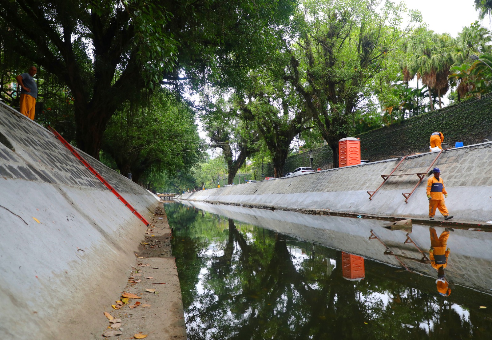 Obra de recuperação das margens do Canal da Visconde Albuquerque